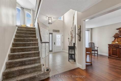 13 Strawberry Hill Crt in Houses for Sale in Mississauga / Peel Region - Image 4