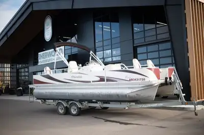 Includes 115hp Evinrude Etec with 466hrs and tandem axle trailer. ... ... ...