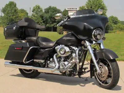 Mini Apes - Bluetooth, Exhaust - ONLY $45 Week This Amazing 2011 Street Glide has Tons of options an...