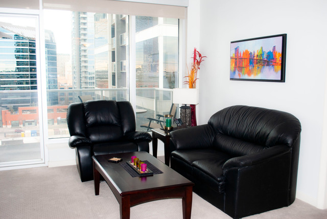 Gorgeous Condo in the Heart of Calgary with Breathtaking View! in Short Term Rentals in Calgary - Image 3
