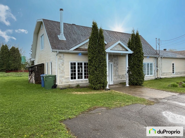 $525,000 - Semi-detached in Chicoutimi (Chicoutimi-Nord) — photo 2