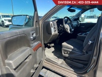 The 2014 GMC Sierra 1500 SLE 4WD Double Cab Standard Box combines bold GMC styling, proven V8 power,... (image 9)