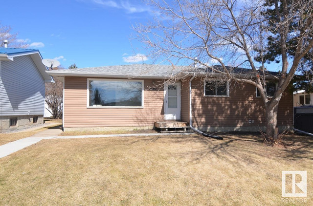 4740 56 AV Tofield, Alberta in Houses for Sale in Edmonton