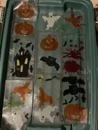 16 packs of Various window clings - Halloween themed 
