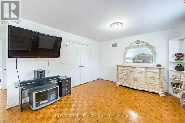 40 OAKDALE ROAD Vaughan (Maple), Ontario in Houses for Sale in Markham / York Region - Image 34