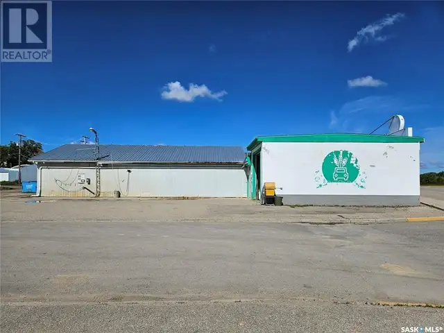 712 Railway STREET Whitewood, Saskatchewan in Commercial & Office Space for Sale in Regina - Image 3