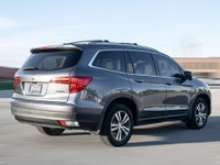 2017 Honda Pilot EX-L NAVI PKG Grey Exterior on Grey Interior comes with Navigation and Back up Came... (image 5)