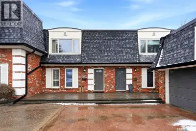 Beautifully maintained and fully finished 2-bedroom, 3-bathroom condo in desirable Lakeshore Estates...
