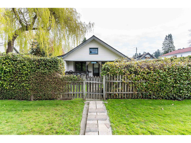 2760 MCBRIDE AVENUE Surrey, British Columbia in Houses for Sale in Delta/Surrey/Langley - Image 2
