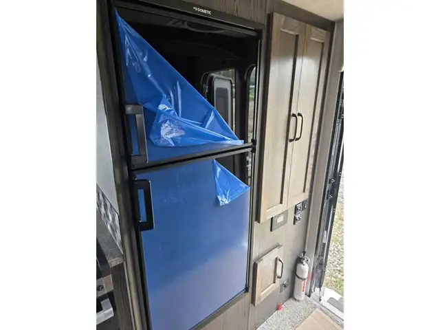 2026 Northern Lite Limited Edition 8-11EXLEDB Face-to-Face Dinet in Travel Trailers & Campers in Penticton - Image 15