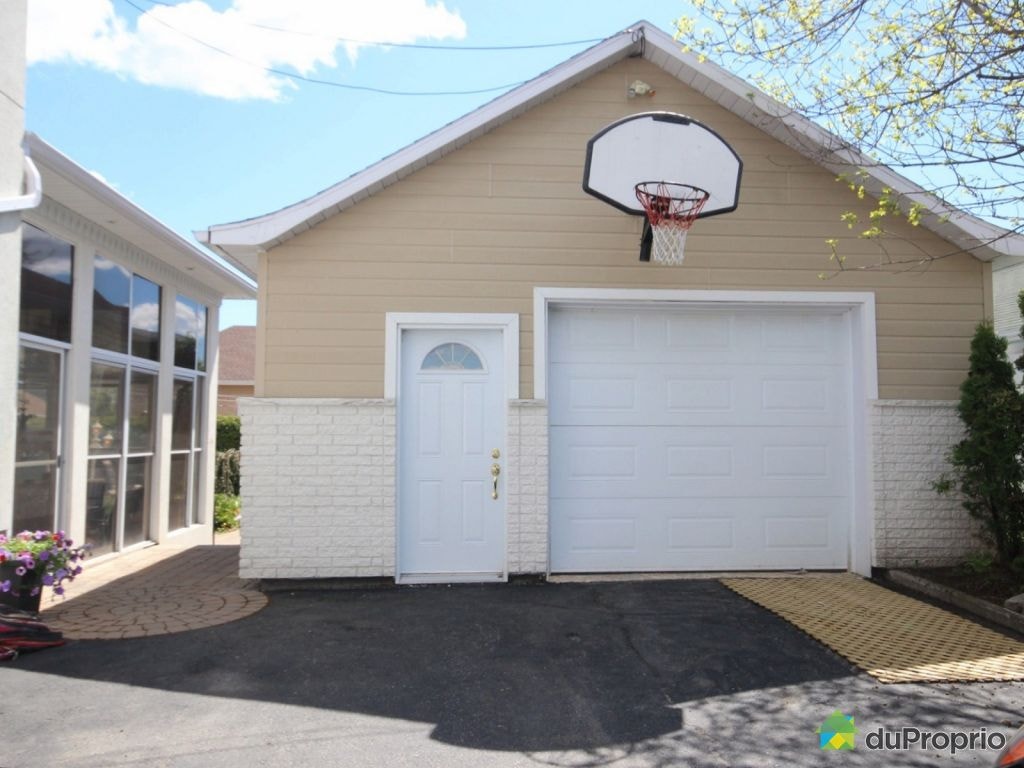 $450,000 - 3 Storey for sale in St-Honore-De-Chicoutimi — photo 2