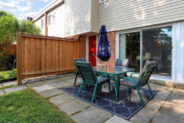 FOR RENT- 3 BED 2 BATH TOWNHOME IN AURORA in Other in Markham / York Region - Image 10