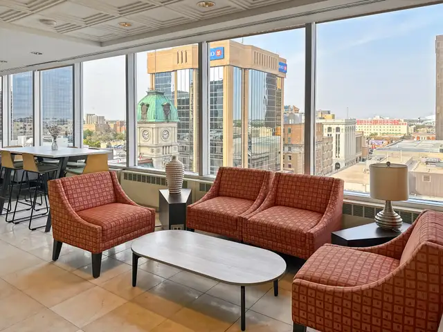 Office space for rent for 4 persons in Royal Bank Building in Commercial & Office Space for Rent in Regina - Image 16