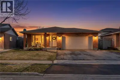Just steps from Preakness Park, in one of Niagara Falls' most loved family neighbourhoods, this beau...
