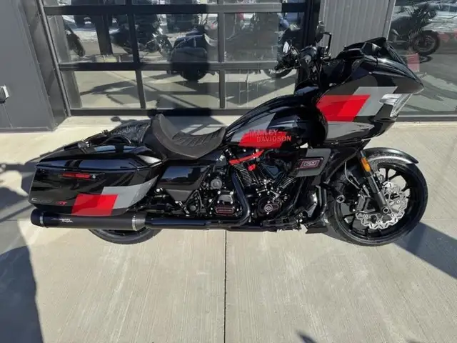 2025 Harley-Davidson FLTRXSTSE - CVO Road Glide ST in Sport Touring in Saskatoon - Image 10