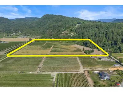 BLUEBERRY FARM! 35.6 Acre property in Matsqui with nearly 3000 SQ/FT home! This property features ap...