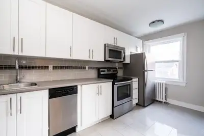 renovated bachelor, Yonge and Wellesley - ID 4048