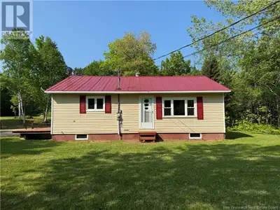 Welcome to 29 Holt road, this charming and well maintained 3 bedroom bungalow offers both privacy an...
