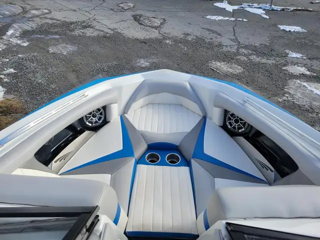 2011 Tige Boats RZR in Powerboats & Motorboats in Laurentides - Image 7