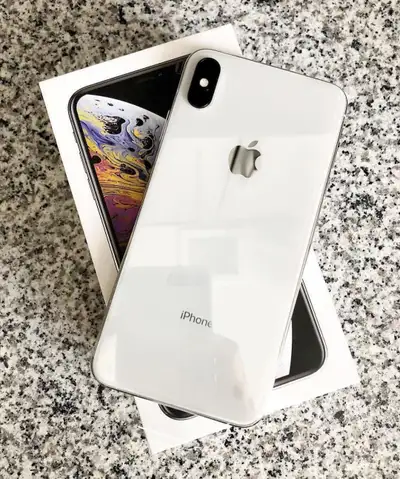 Apple iPhone X & iPhone SE 2 – Open Box, View more