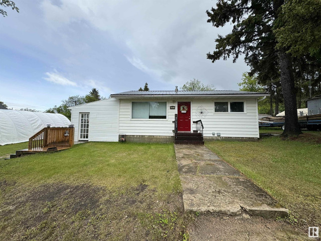 4807 51 ST Innisfree, Alberta in Houses for Sale in Strathcona County