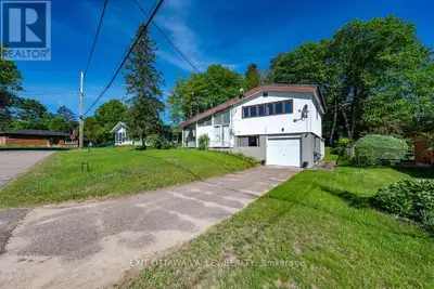 This well kept 3 +1 bedroom side split with attached heated garage complete with indoor access offer...