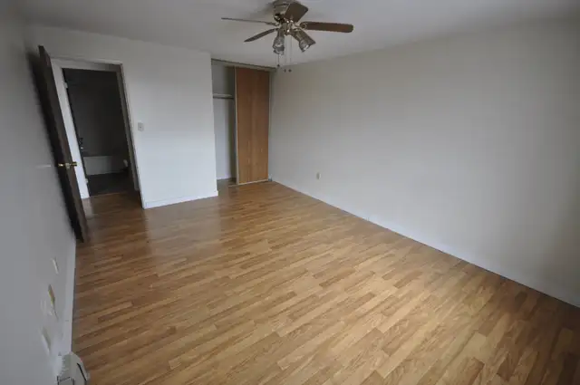 Bonik Tower- Large 1 Bedroom Units- Off Lasalle!63006664194305122