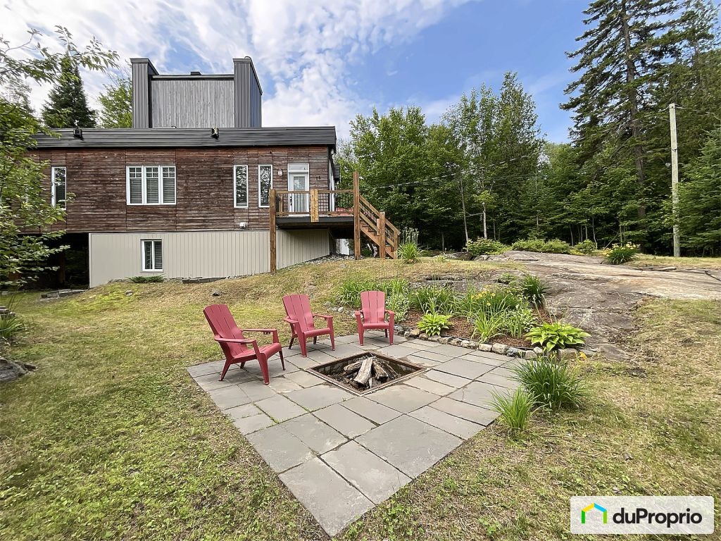 $649,000 - Cottage for sale in St-Calixte — photo 1