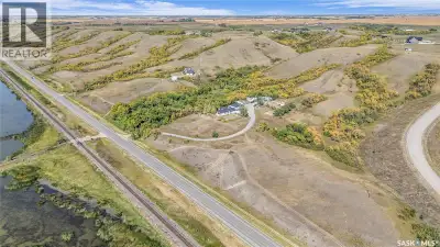 If you're going to dream, dream big! Extraordinary views of Valeport and Last Mountain Lake from thi...