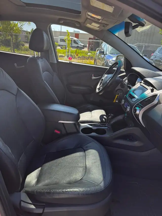 2012 Hyundai Tucson Limited AWD :: Automatic Transmission in Cars & Trucks in Calgary - Image 11