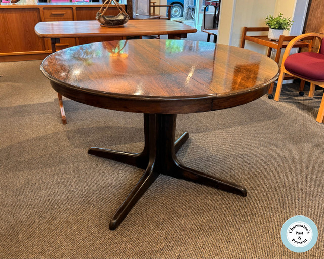 1960S ROUND ROSEWOOD TABLE WITH TWO LARGE LEAVES AT CHARMAINES in Dining Tables & Sets in Victoria - Image 2