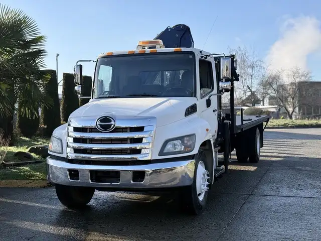 2015 Hino 358 22 Foot Dump Flatdeck with Amco Veba Crane and Air in Heavy Trucks in Regina - Image 6