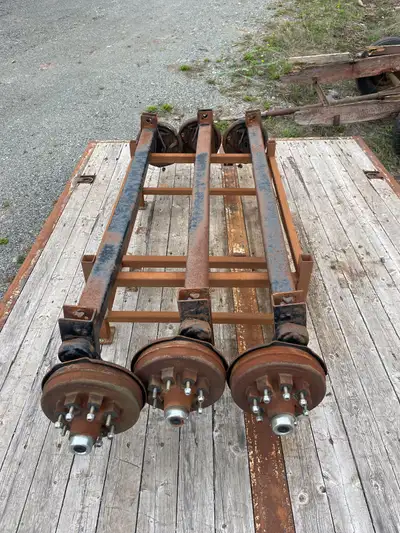 7,000lb capacity torsion trailer axles, like new Contact Eldon....902-396-8397