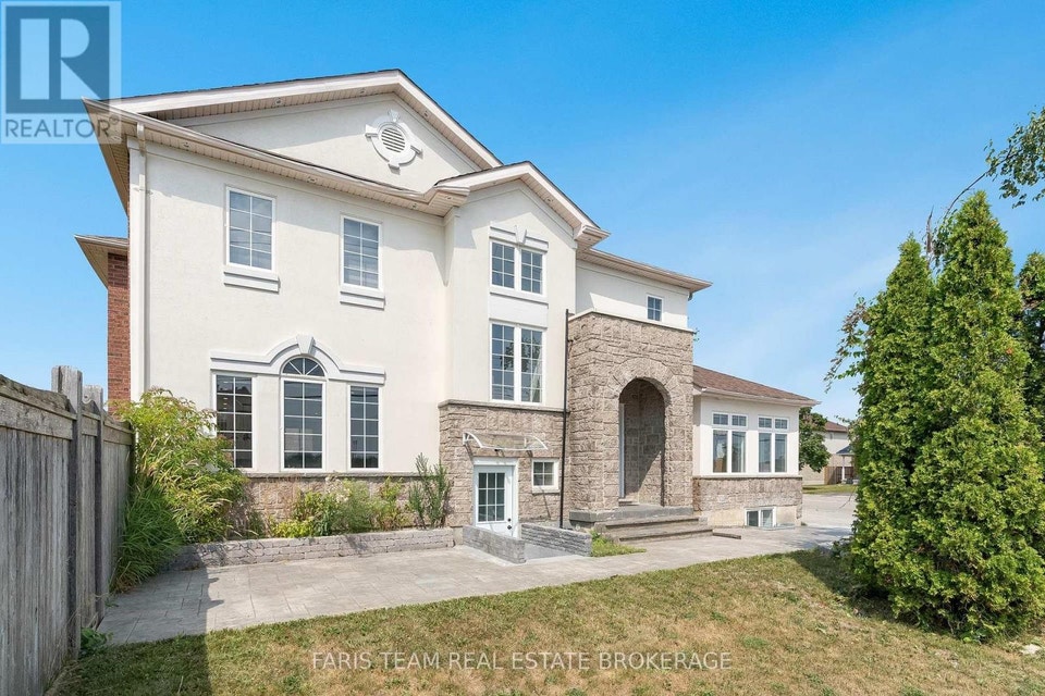 2 VANESSA DRIVE Orillia, Ontario 2