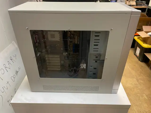 Nice Retro ATX Case - July 10th505833795943157761