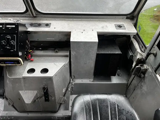 2005 Morgan Olson Workhorse 14 Foot Step Van with Shelving in Heavy Trucks in City of Montréal - Image 39