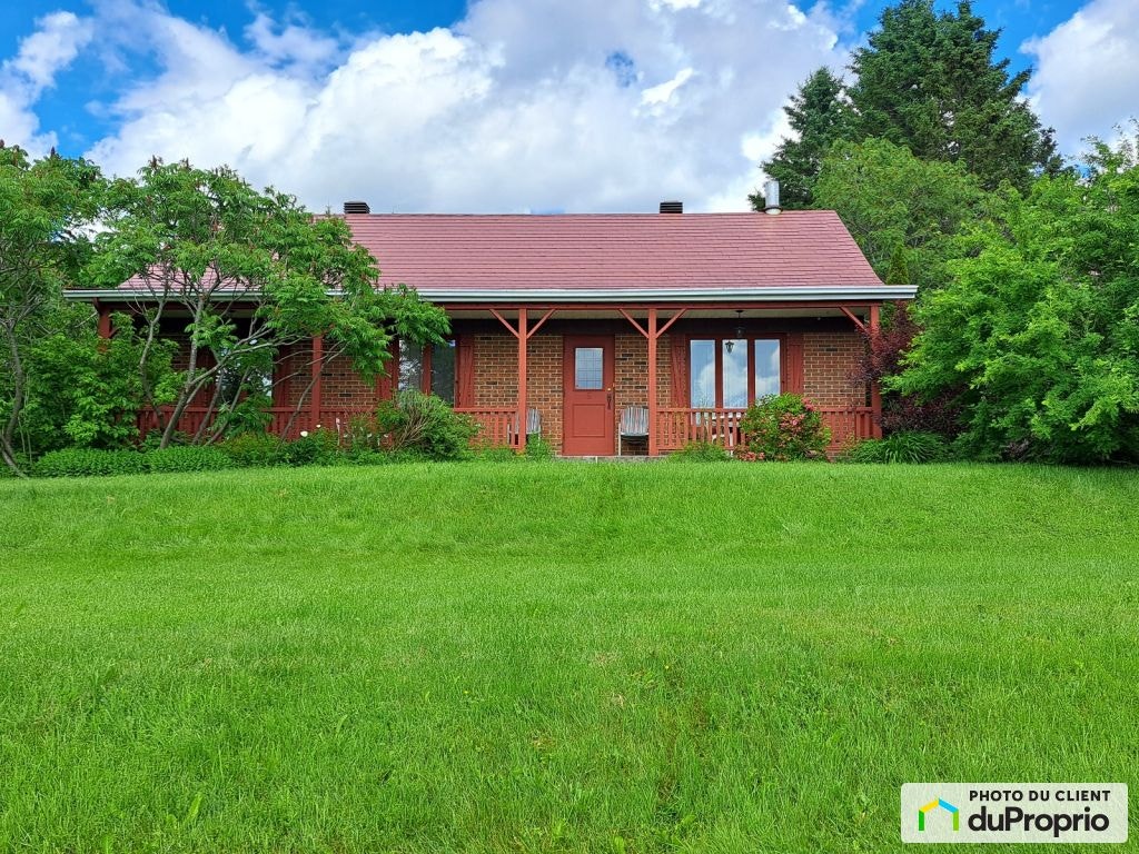 $800,000 - Acreage / Hobby Farm / Ranch for sale in Ste-Claire — photo 1