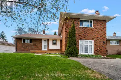 Offering the ease and convenience of one-level living, this well-kept main floor rental is an ideal...