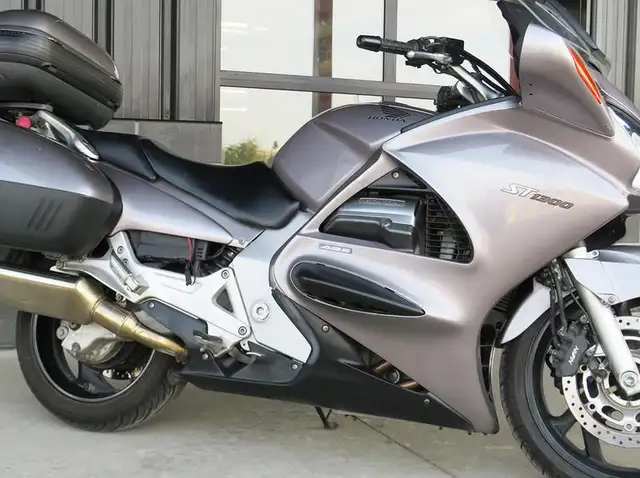 2003 Honda ST1300A ABS in Sport Touring in Cambridge - Image 8