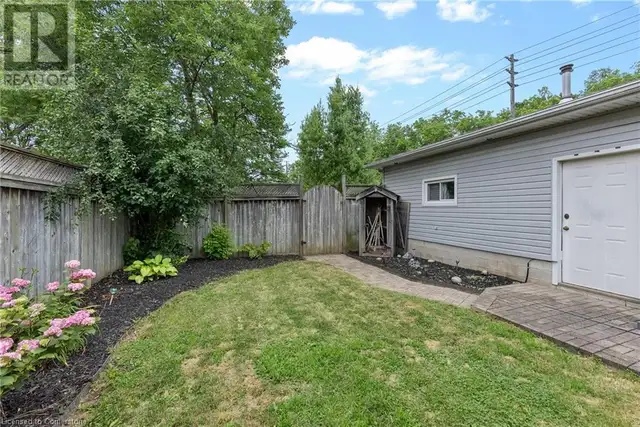 7161 AILANTHUS Avenue Niagara Falls, Ontario in Houses for Sale in St. Catharines - Image 5