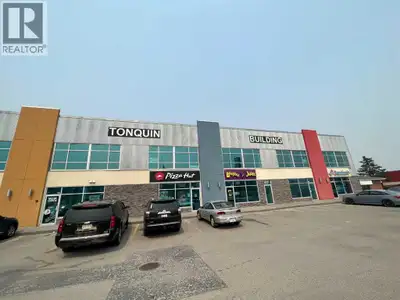 Position your business in one of Hinton’s most visible commercial locations. Situated directly on Hi...