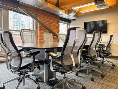 A fully serviced private office with 10 people, ready to use from day one. Work with focus and priva...