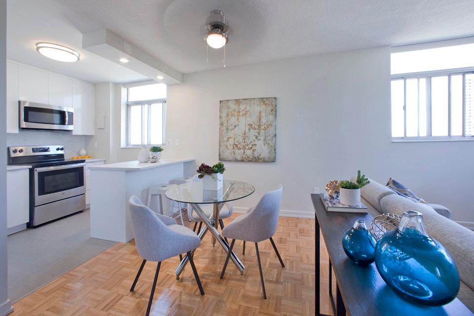 Bachelor for Rent Steps to Victoria Park Station! 5