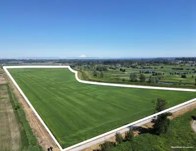 Incredible opportunity for the future here! 126 acres in the very Heart of Surrey with 140 m of fron...