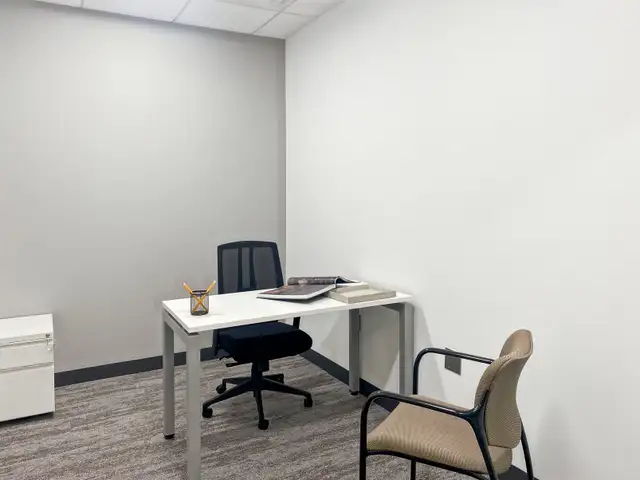 Dedicated Office with 1 person in Regus Waterloo - Waterloo in Commercial & Office Space for Rent in Kitchener / Waterloo - Image 10