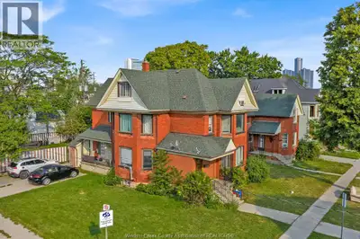 Welcome to 677 Marentette Ave – Upper Unit! This spacious rental offers 5 bedrooms and 2 full bathro...