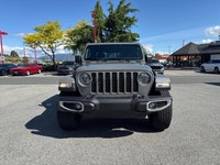 Conquer any adventure or tackle your daily tasks with this rugged and capable 2021 Jeep Gladiator Sp... (image 1)