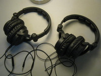 2 SUPERBES CASQUES D'ÉCOUTE DE LUXE, HYPER GRANDE QUALITÉ, NEUFS