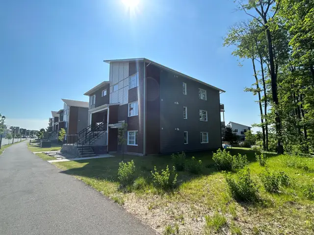 ROC POINTE, grand 4½ à louer, 1er avril 2026 in Long Term Rentals in Lévis - Image 4