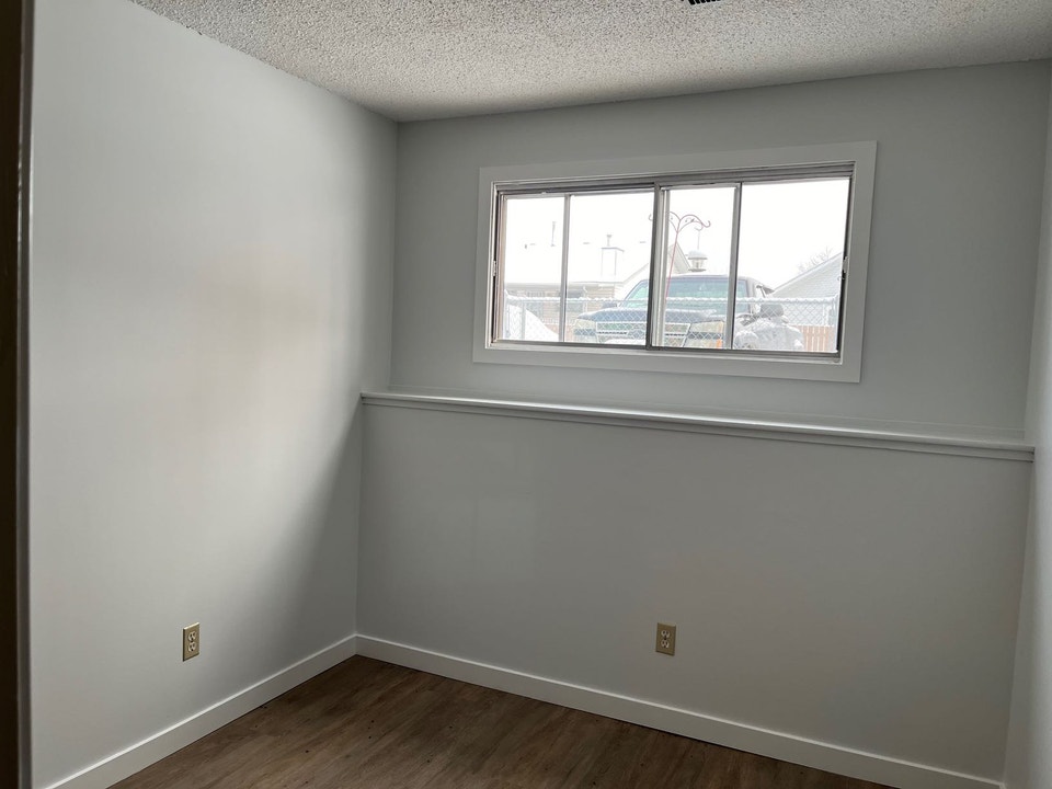 2 Bed 1 Bath Unit in Red Deer, AB 4